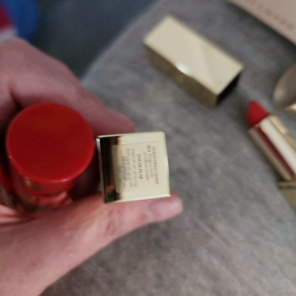 Nwt Estee Lauder Makeup Set with Red and Gold Accents - Picture 3 of 6